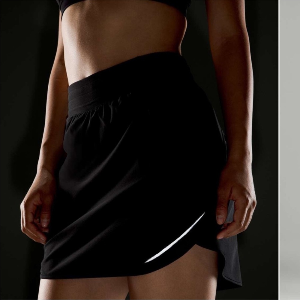 Lululemon Women’s Black Hotty Hot High Rise Skirt Sz.6 - Picture 3 of 11